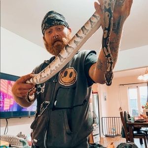 Meet your Posher, Adam